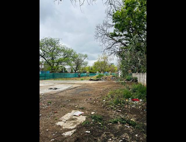 LAND FOR SALE IN KEMPTON PARK